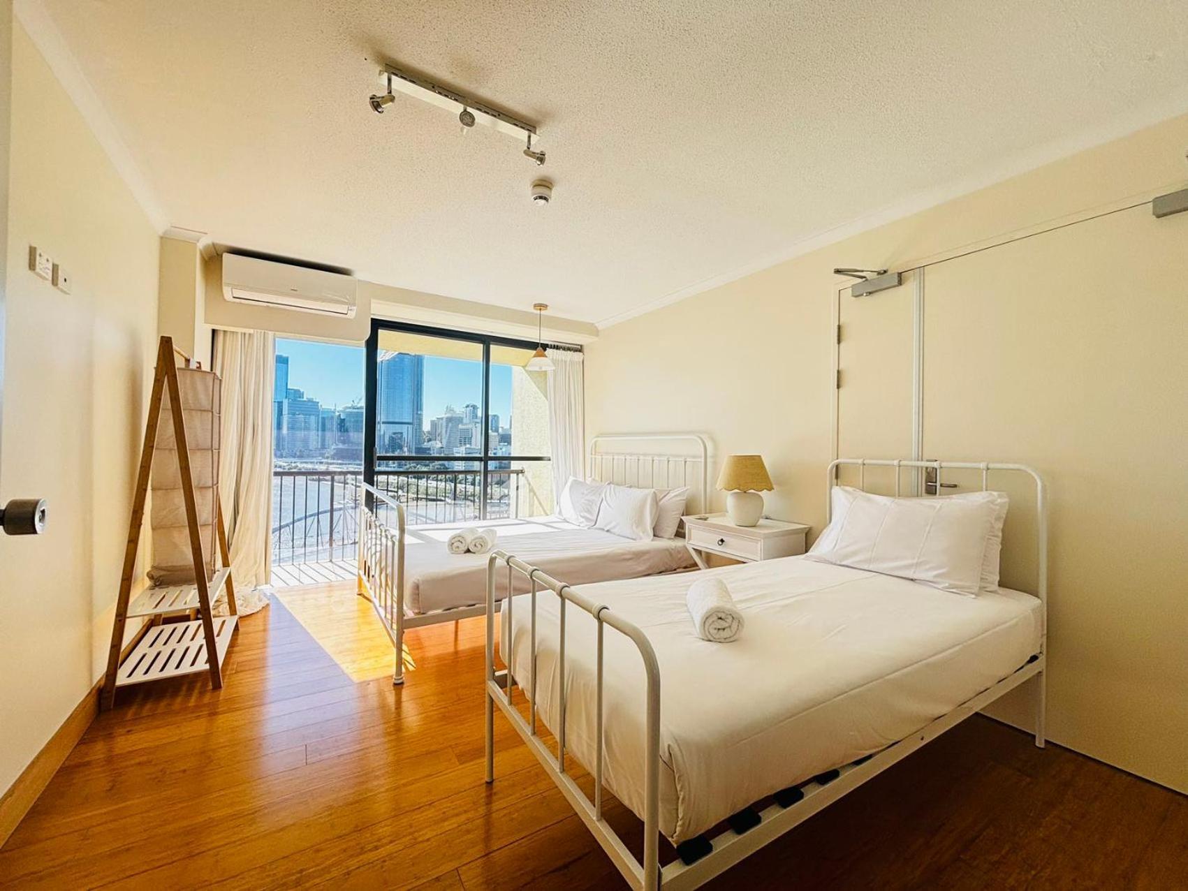 Aparthotel River Plaza 3*