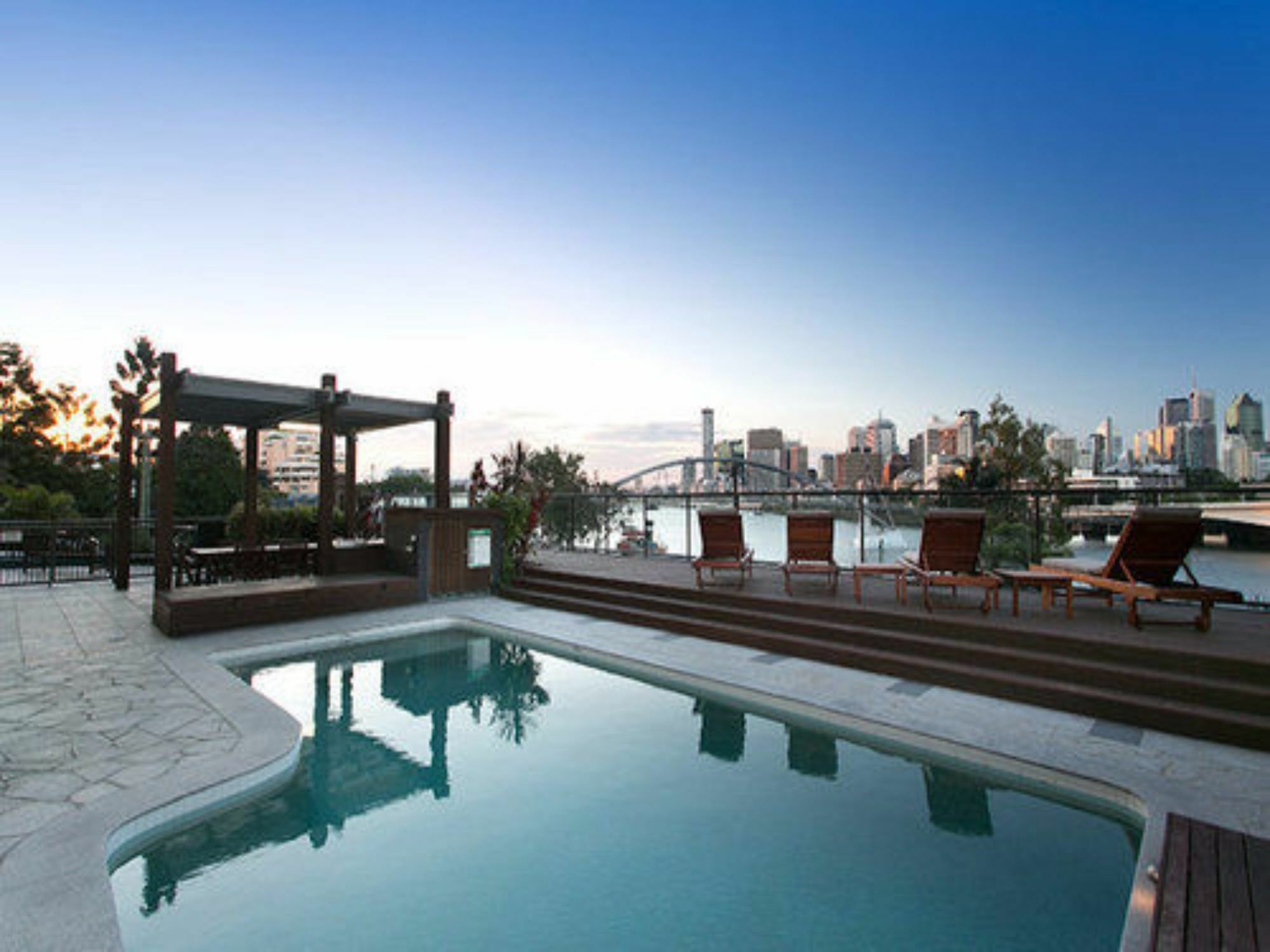 River Plaza Aparthotel 3*